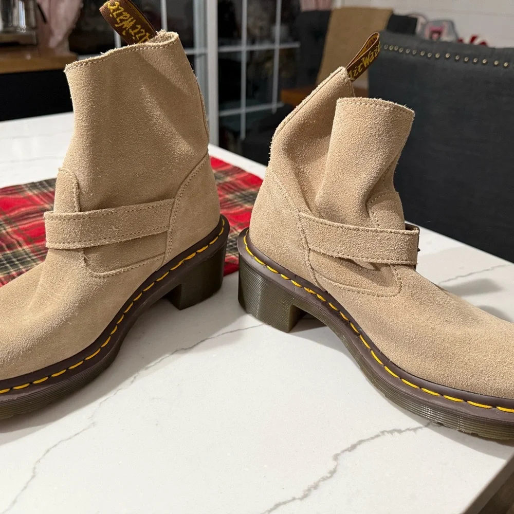 NWOTs Dr. Martens Wedge Boot Size 5 - Picture 2 of 5